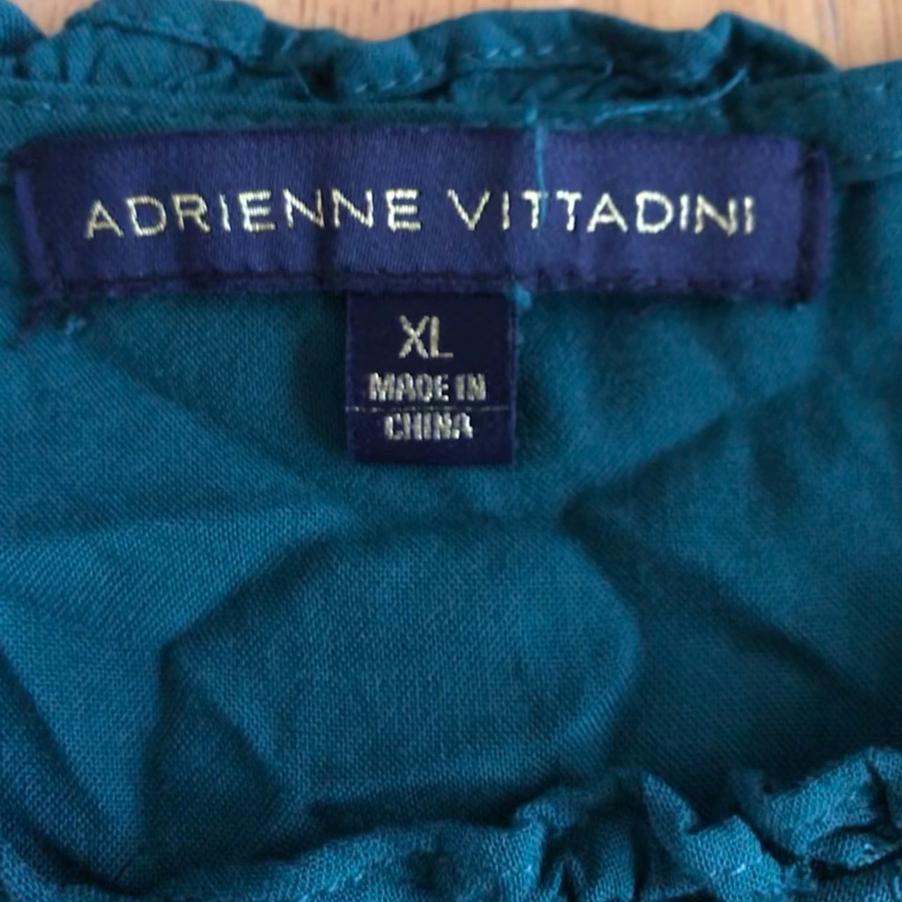 blouse - Picture 2 of 3